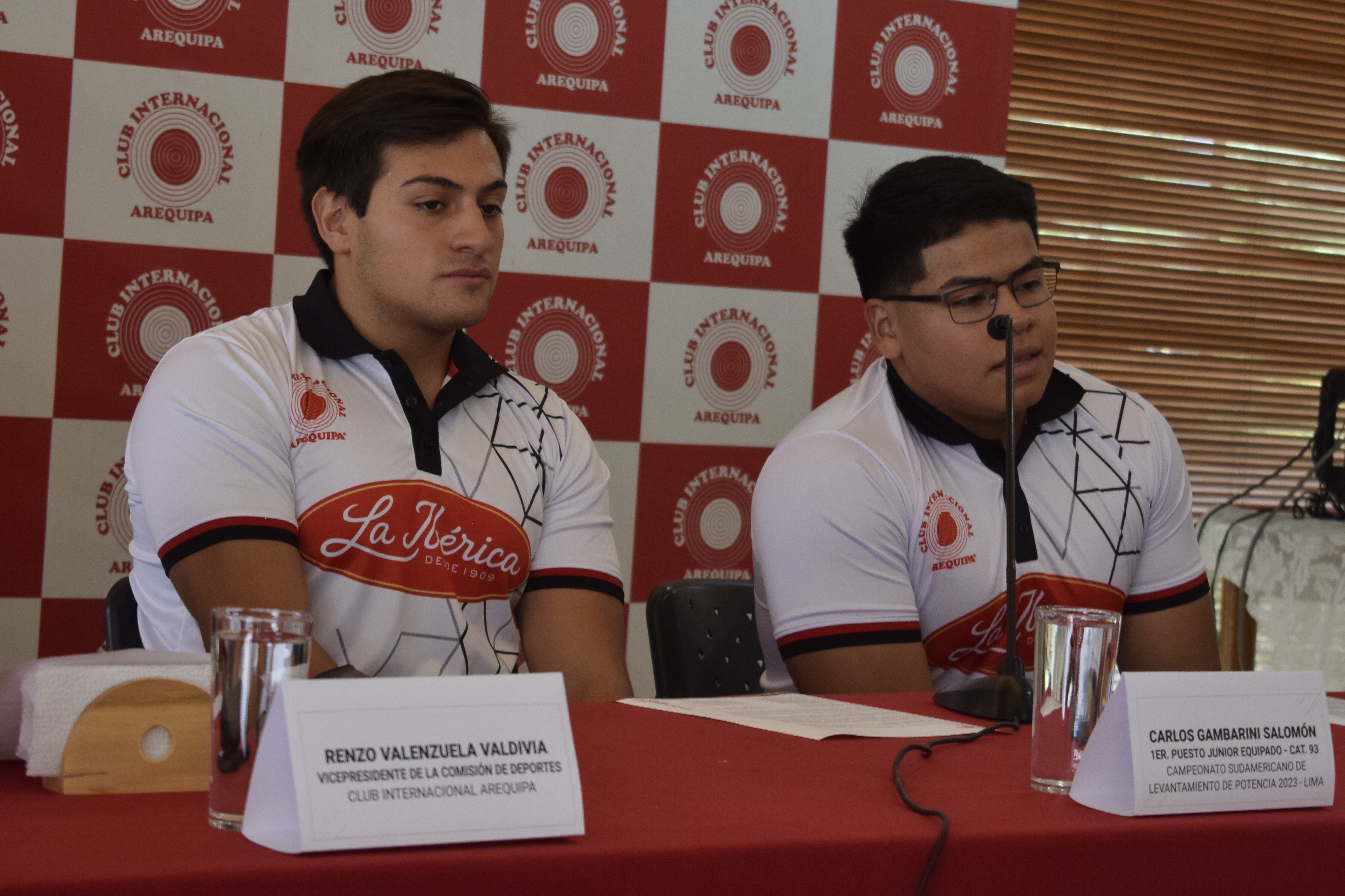 Marcelo Gambarini y Joaquín Fernández, referentes arequipeños en levantamiento de potencia. 