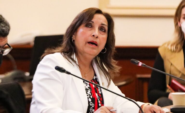 Dina Boluarte se enfrenta a Perú Libre: «No le temo a las vacancias»