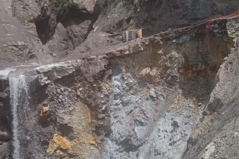 Vía Ubinas – Arequipa intransitable tras colapso en la Quebrada Volcanmayo