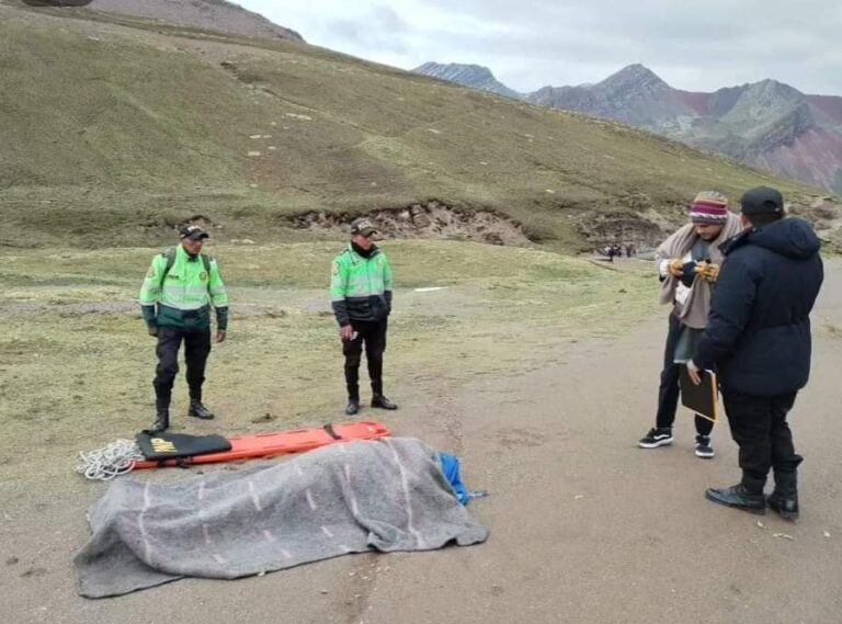 Tragedia en la Montaña de 7 Colores: Un guía turístico fallecido y 6 turistas heridos tras impacto de rayo