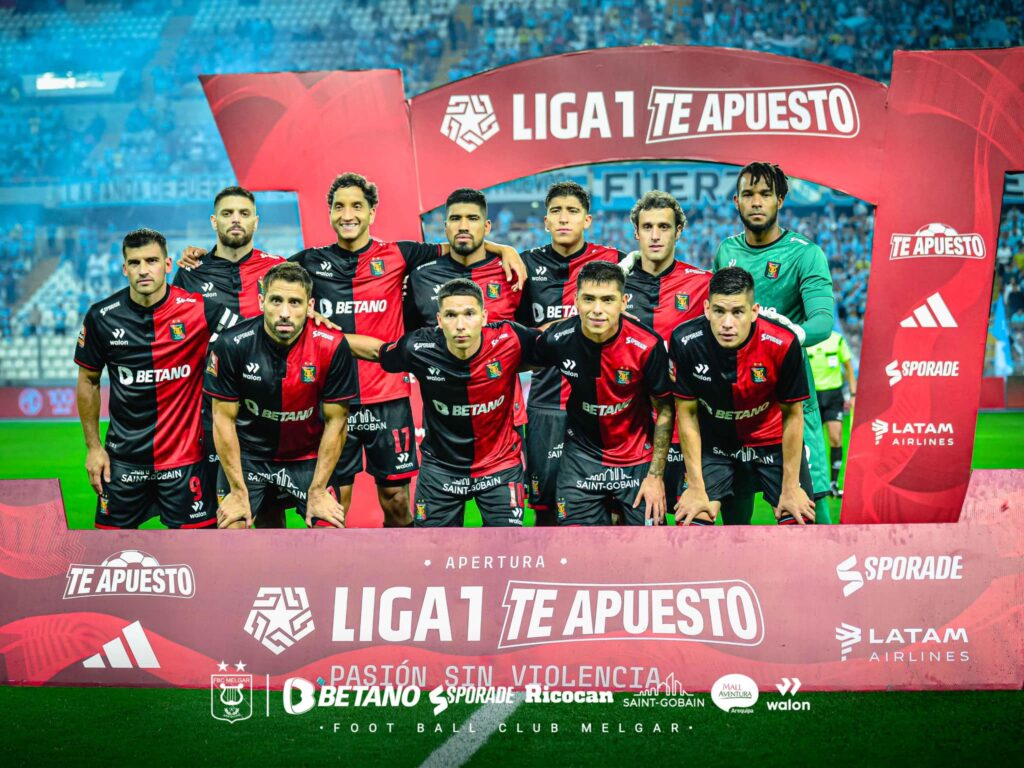 Equipo 'Rojinegro' en el triunfo frente a Sporting Cristal. 