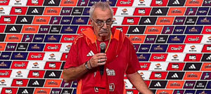 Jorge Fossati en la previa del duelo con República Dominicana.