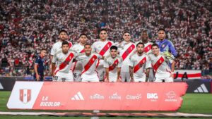 Equipo titular de Jorge Fossati en el triunfo frente a República Dominicana.