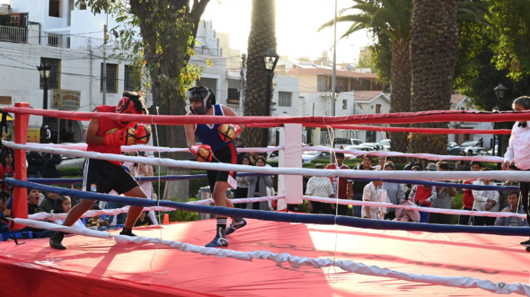 Boxeo escolar en el Estadio Melgar