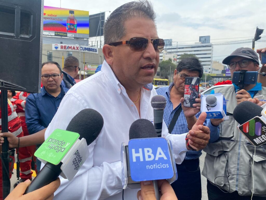 Juan Carlos Linares, alcalde distrital de Cayma, dio los últimos detalles de la Maratón Internacional Virgen de la Candelaria. 