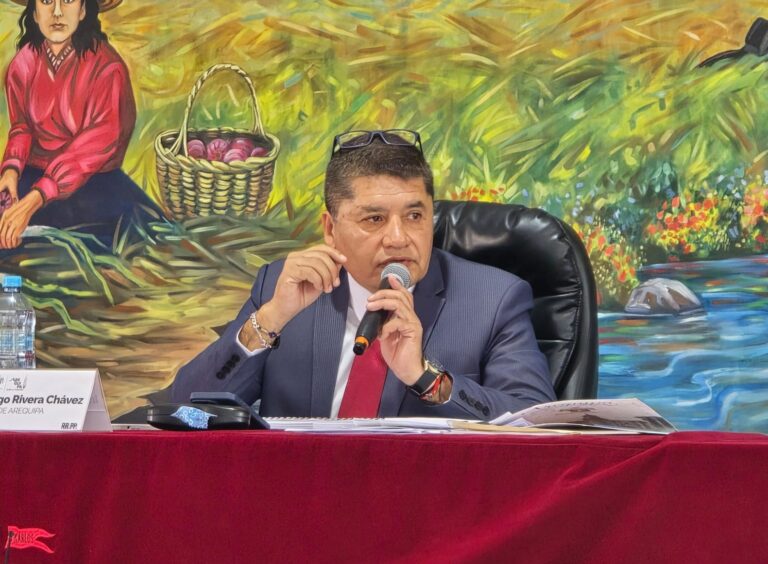 Por segunda vez rechazan vacancia contra el alcalde provincial Víctor Hugo Rivera