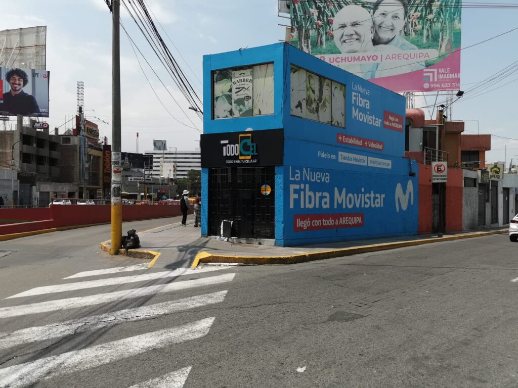 Roban nuevamente una tienda de celulares en Arequipa FOTO: Rosa Cabanillas/ HBA Noticias
