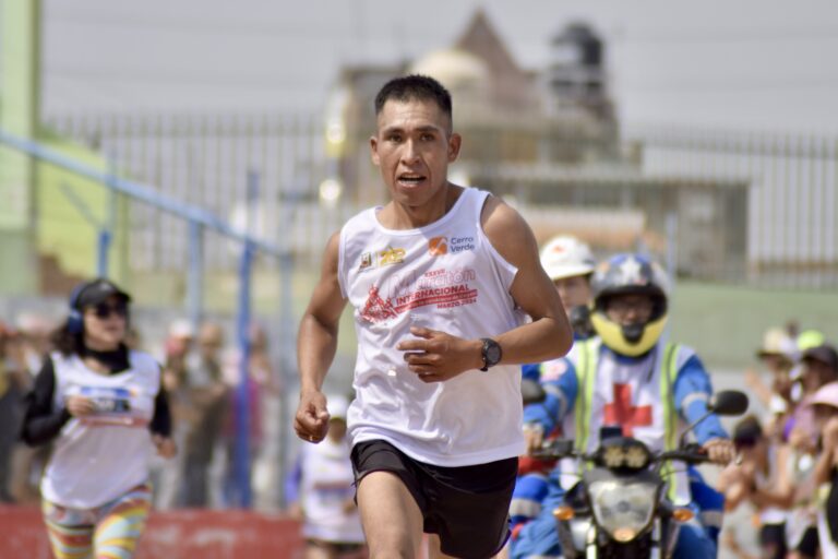 Erick Belizario conquistó la maratón Virgen de la Candelaria