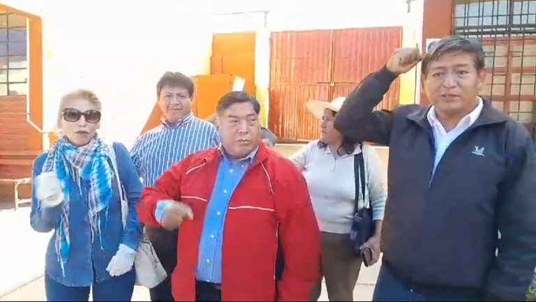 Padres de familia del colegio Micaela Bastidas en contra de asignación de nueva directora