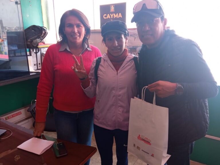 Gladys Tejeda presente en la maratón de la Virgen de la Candelaria de Cayma