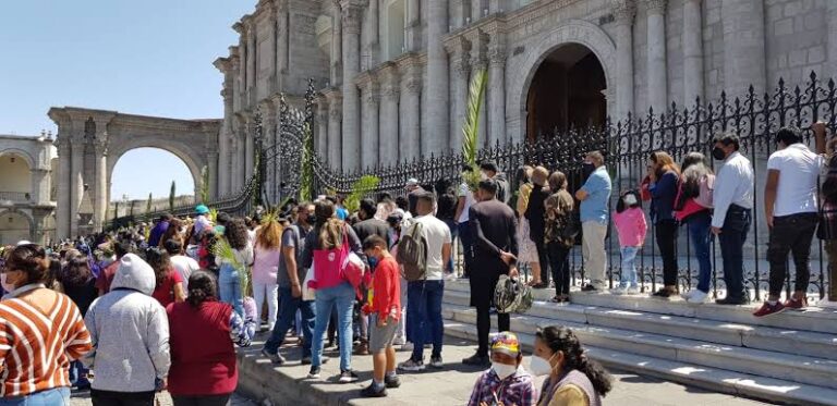 Domingo de Ramos en la Catedral de Arequipa