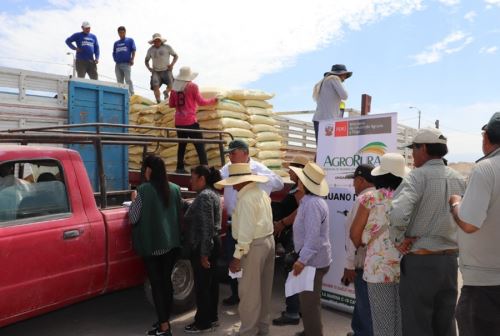 Entregan 60 toneladas de guano a agricultores de Majes