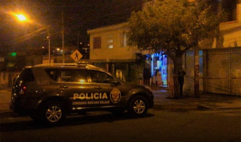 Presunto intento de feminicidio en Mariano Melgar: Varón atacó a su expareja y a su madre que salió a ayudarla