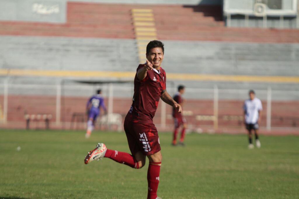 Jean Pierre Valdivia, atacante de Atlético Universidad en la Liga de Cercado.