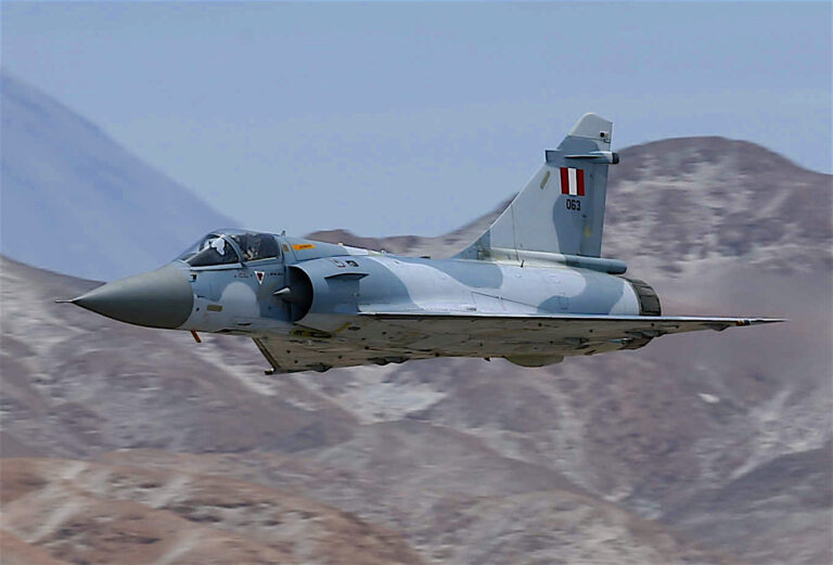 Arequipa: Buscan aeronave de la FAP que perdió contacto con base aérea La Joya