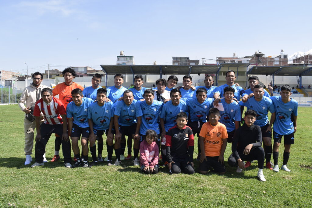 Plantel de Estrella Solitaria en la Liga Distrital de Alto Selva Alegre.