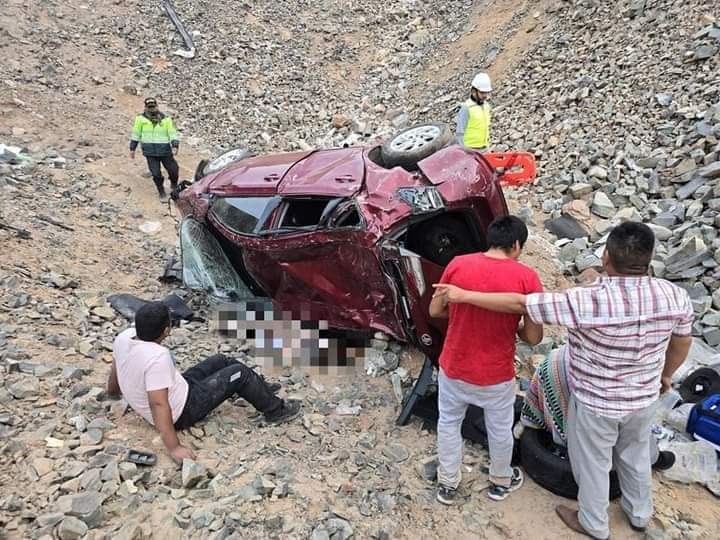 Abuelita falleció y dos varones resultan heridos en despiste de auto