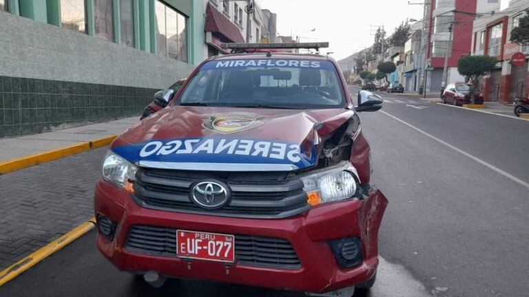 Dos serenos de Miraflores terminaron heridos tras chocar contra bus del SIT