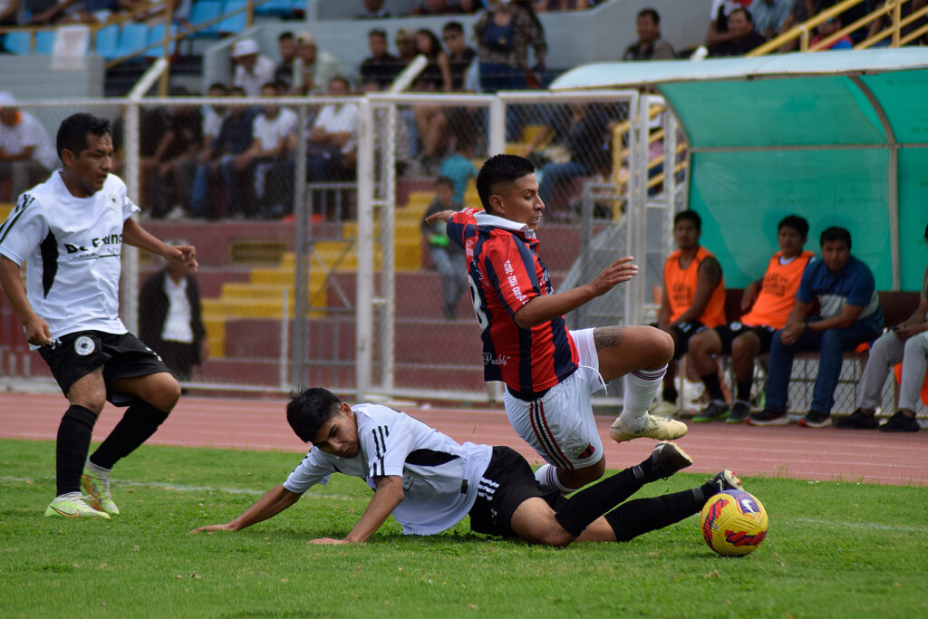 Max Uhle, White Star, Arequipa FBC y Piérola pelean por el último cupo de la Liga de Cercado.