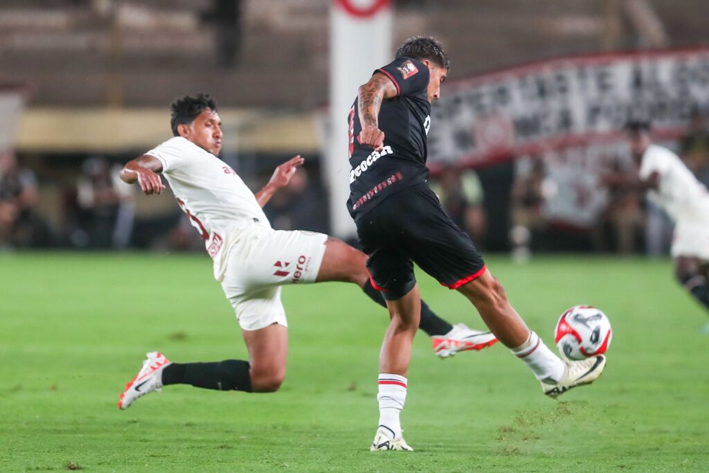 Universitario venció a FBC Melgar en el Torneo Apertura.