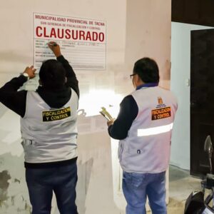 Fiscalizadores de la Municipalidad de Tacna clausuran el Club Paris