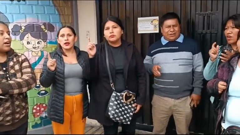Tacna: Padres de familia piden separación definitiva de profesora que maltrató a niños, incluso a un menor autista