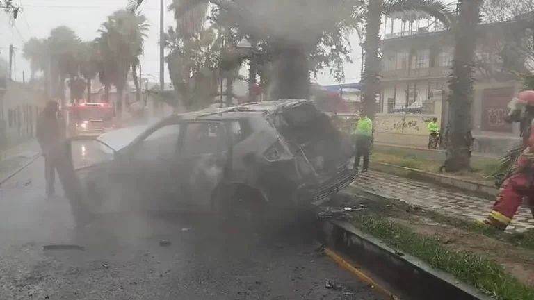 Tres pasajeros salvaron de morir calcinados tras accidente de tránsito e incendio de camioneta