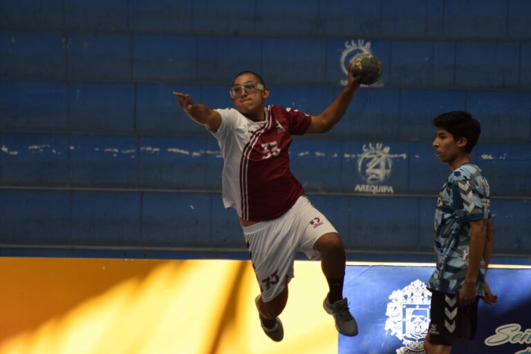 Handball Arequipa ganó todos sus partidos de la jornada.