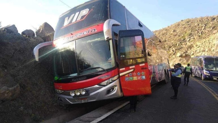 Bus interprovincial se despistó en la vía Arequipa – Puno