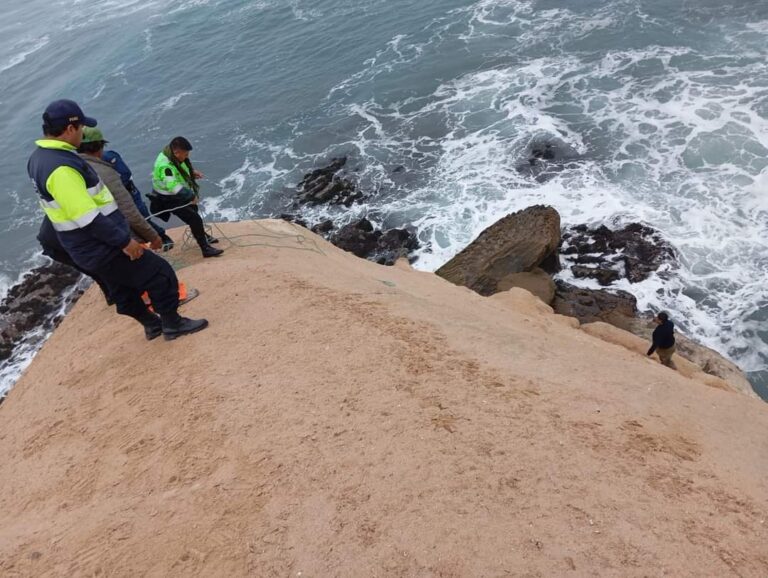 Pescador muere tras volcadura de embarcación en Quilca, Camaná