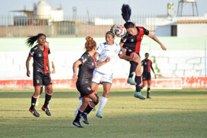 FBC Melgar igualó sin goles ante Defensores del Ilucán.