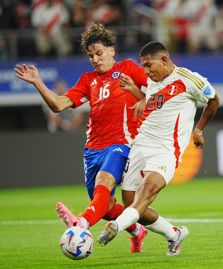 El equipo nacional igualó sin goles con Chile en la primera fecha del certamen continental. 