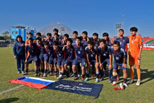 Estudiantes de Padre Damián lucieron la medalla de oro de CODECOA en fútbol mayores.