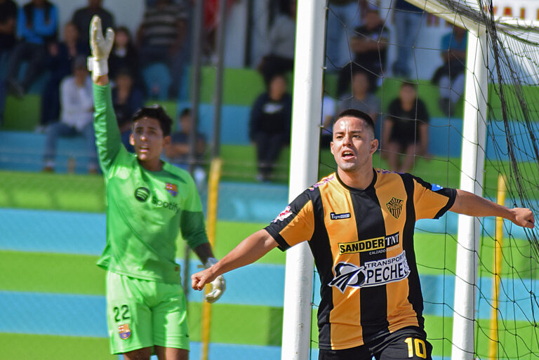 FBC Aurora clasificó a la Fase 2 de la Provincial luego de golear en Socabaya.