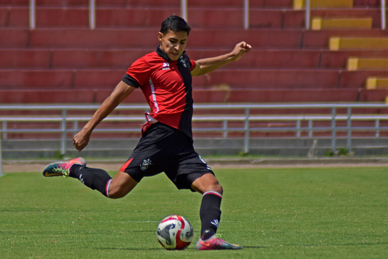 Pedro Ibáñez jugará en Cienciano a préstamo de FBC Melgar.