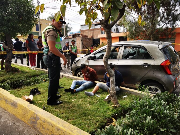 Vecinos de Paucarpata capturan a dos presuntos ladrones de autopartes tras intensa persecución