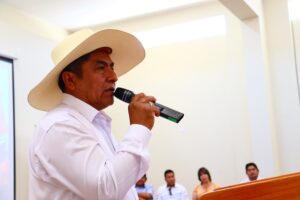 Manuel Aco Linares, ex alcalde de Yarabamba, seguirá preso tras fracasar la terminación anticipada. El proceso judicial continuará.