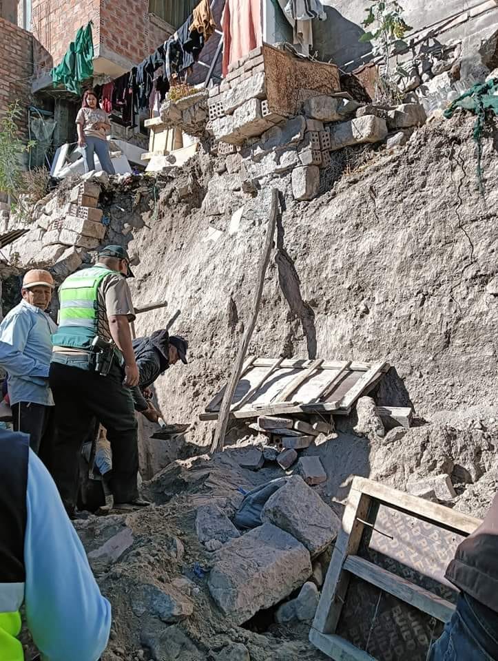 Obrero se salva de milagro tras quedar sepultado por un montículo de tierra en Paucarpata