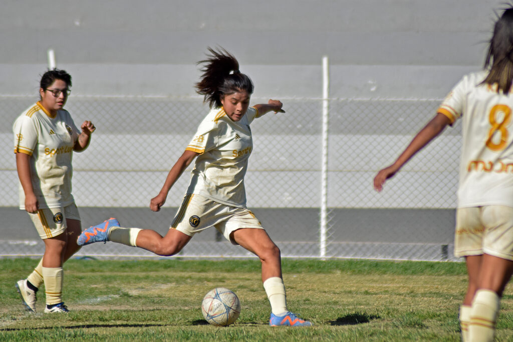 Rosa Ahjima anotó un 'Hat-Trick' para Sport Luna sobre Real Arequipa. 