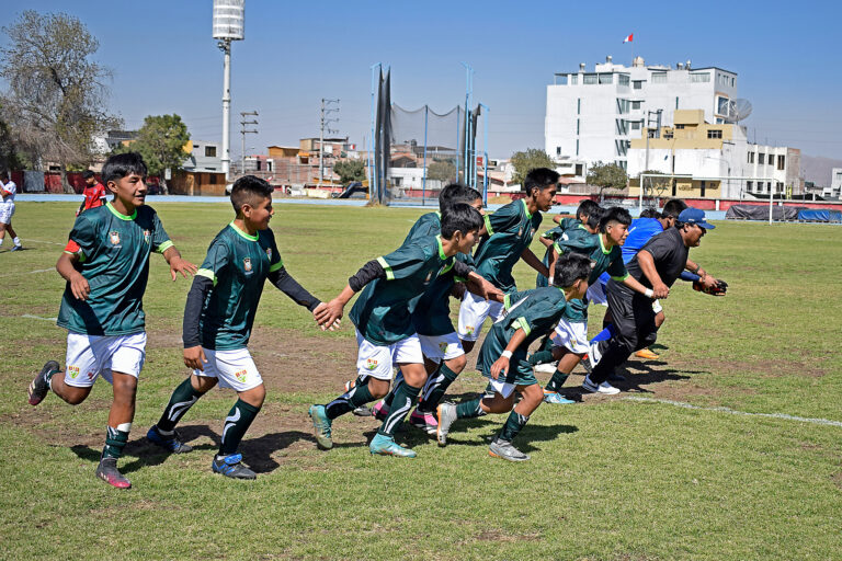 Francisco Mostajo celebró el primer lugar en la categoría B.