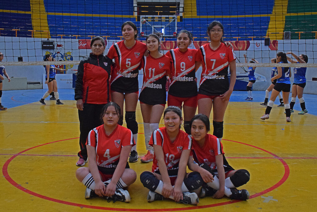 Equipo de Jens Knudsen en la categoría C del vóleibol femenino. 