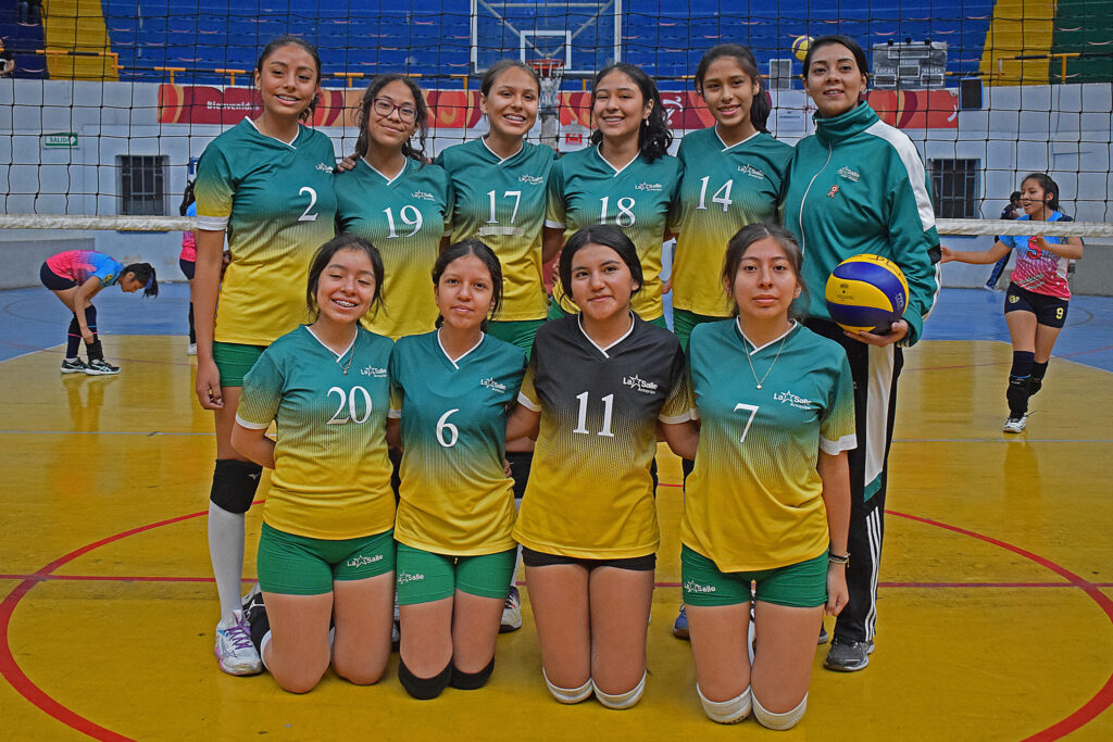 Equipo de La Salle, finalista del vóleibol femenino en la categoría B de los Juegos Escolares. 