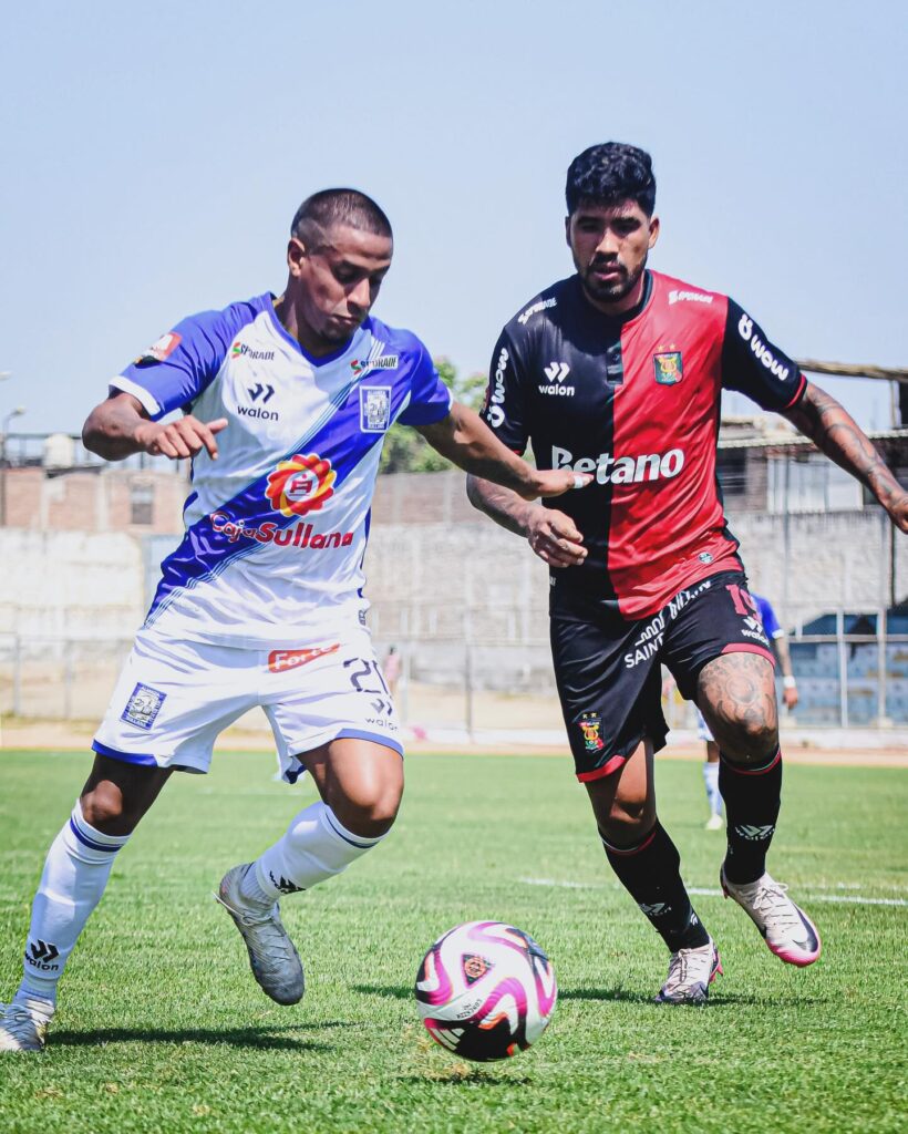 Paolo Reyna salió lesionado sobre los 30 minutos de la segunda mitad. 