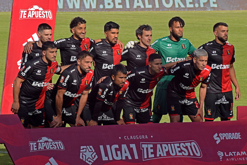 Oncena de FBC Melgar frente a la UCV en el Torneo Clausura.