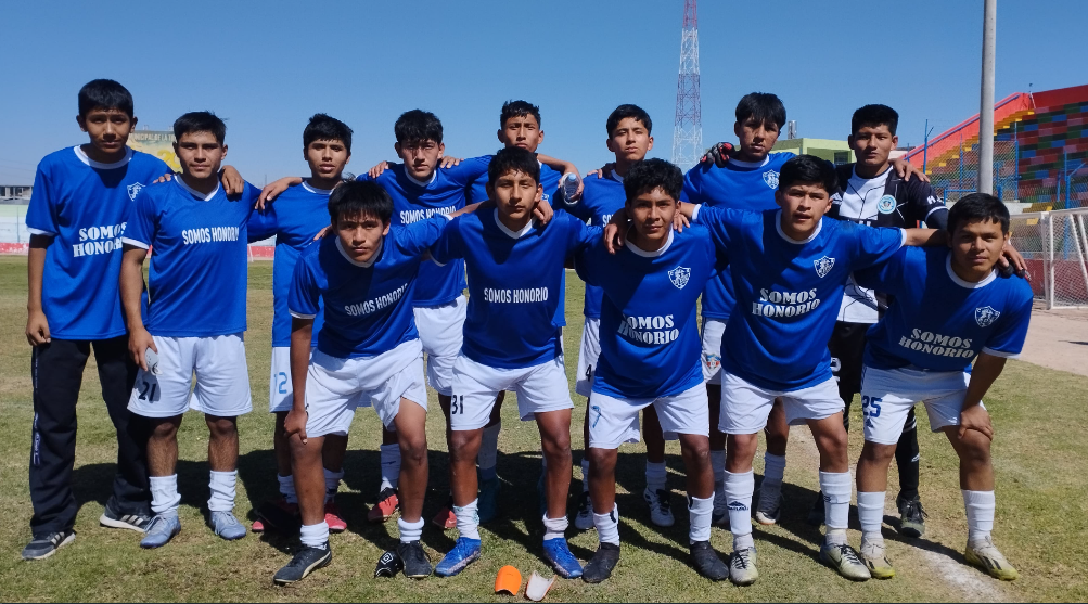 Equipo de Honorio Delgado campeón en la categoría C de los Juegos Escolares.