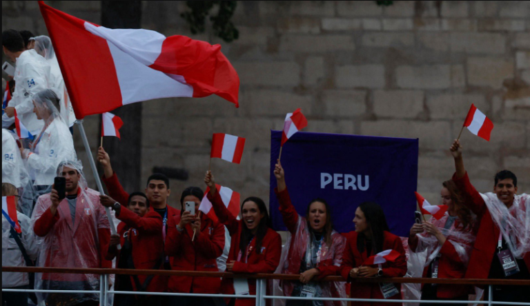 Delegación Peruana en la inauguración de los Juegos Olímpicos de París 2024.