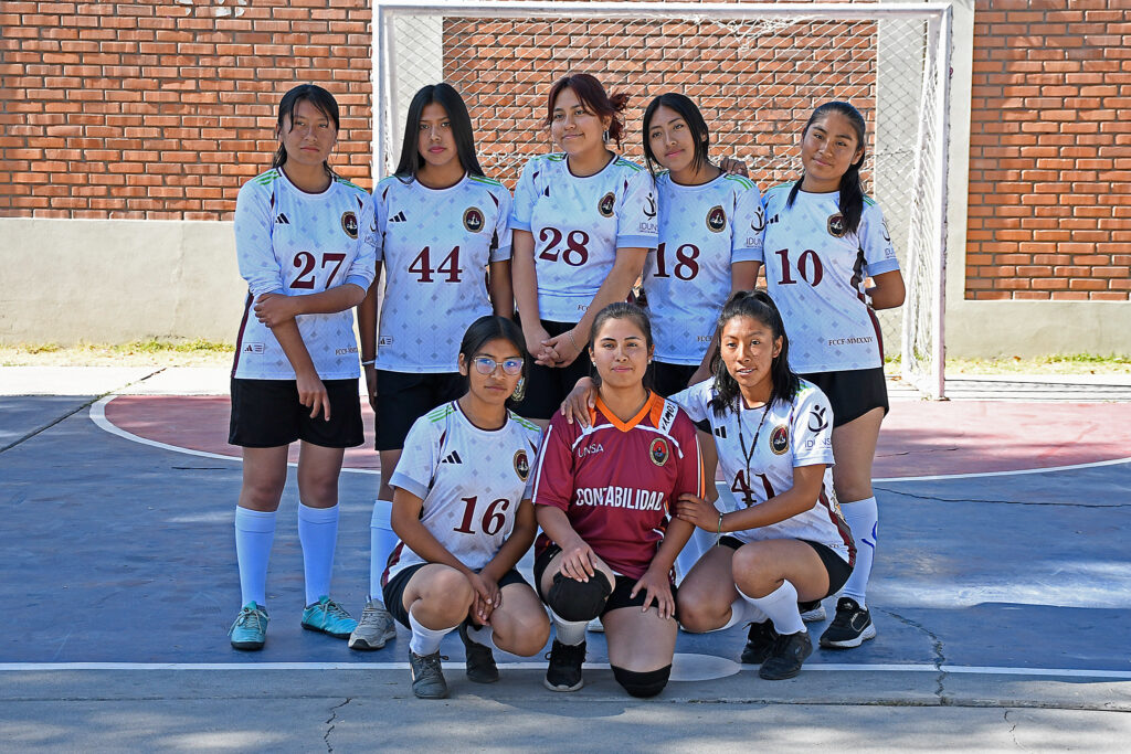 Equipo de Contabilidad en la final del futsal femenino de los Juegos Cachimbo 2024. 