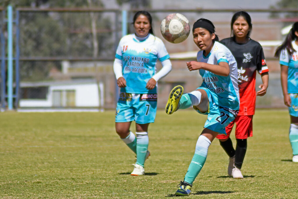 Kihara Achahui fue la mejor futbolista de la sexta jornada de la Liga de Cayma, con un 'Hat-Trick' a Acequia Alta FBC. 