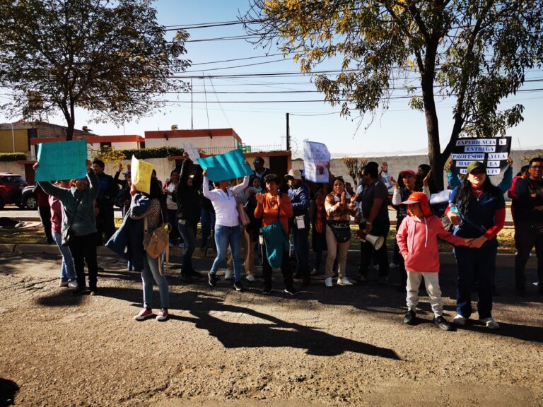 Padres del colegio San Jerónimo exigen reposición de docente tras ser despedido