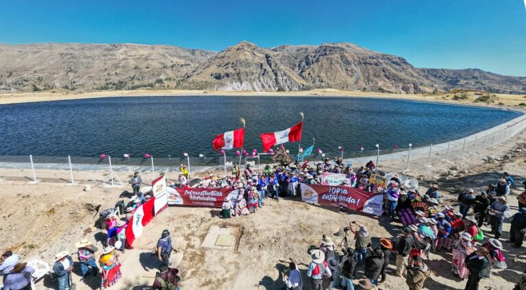 El Gobierno Regional inauguró un gigantesco reservorio en Lari, Caylloma, que irrigará 200 hectáreas de cultivo y beneficiará a 200 familias agricultoras, impulsando la producción agrícola y el desarrollo sostenible en la región.